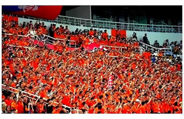 联赛比赛赛制刺激,球迷热情高涨 联赛比赛赛制刺激,球迷热情高涨