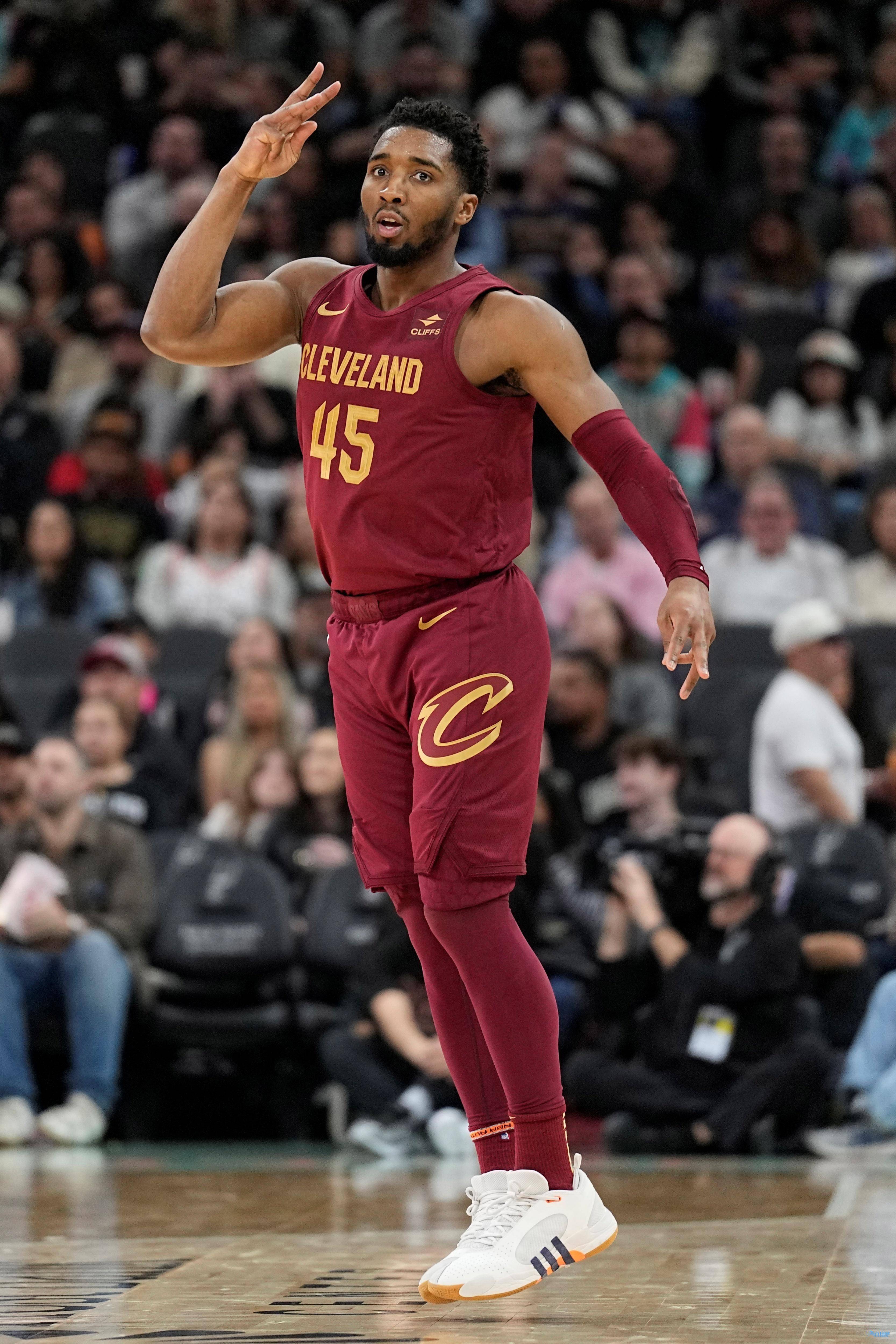 利记官方网站-雄鹿队年轻球员挑战赛季得分纪录