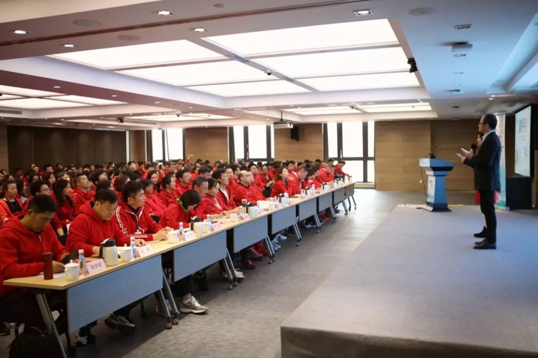 利记官网-球场上拼抢激烈引发场面动荡