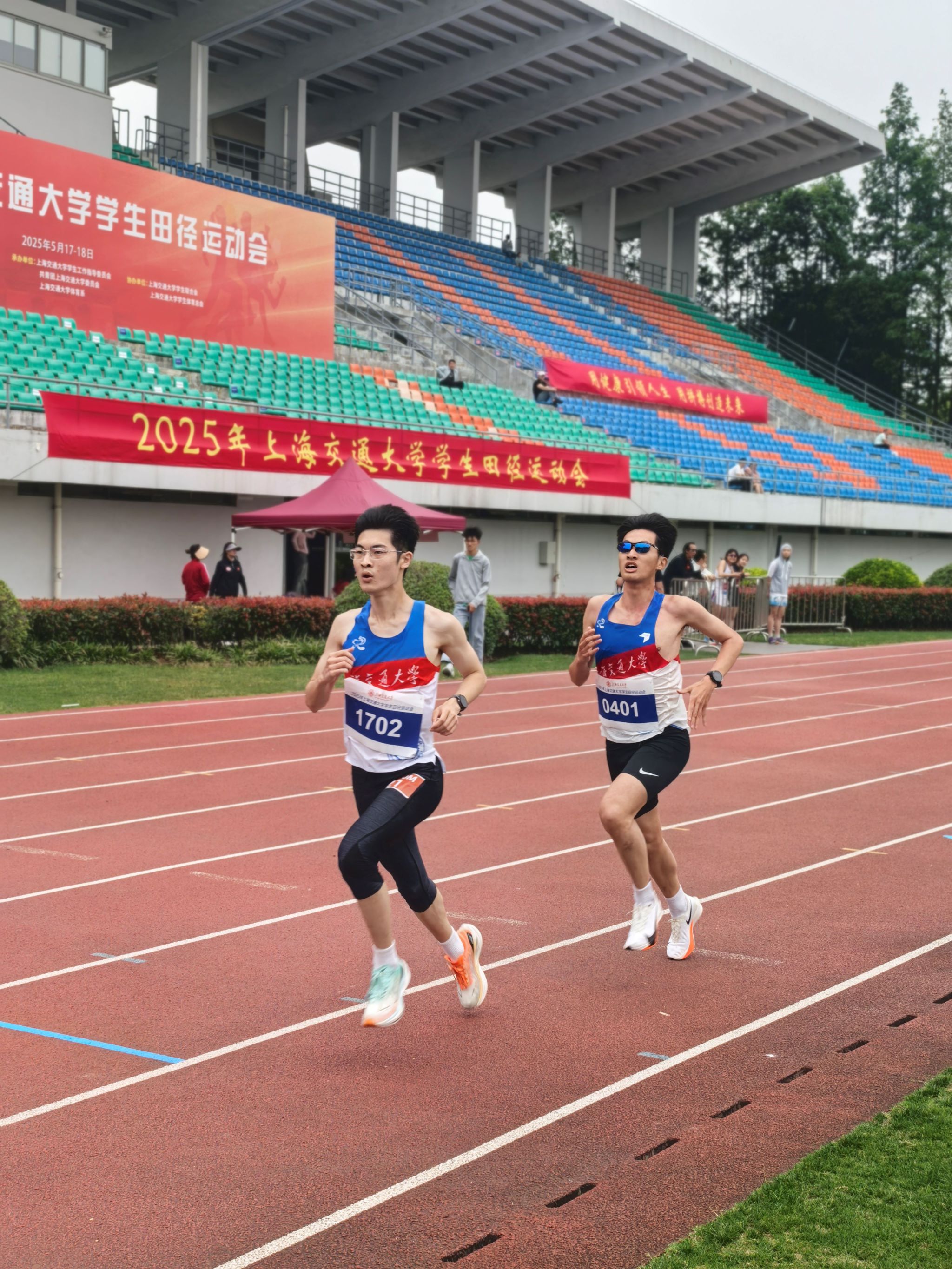 利记官网-雄赳赳！勇夺金牌运动员笑逐颜开