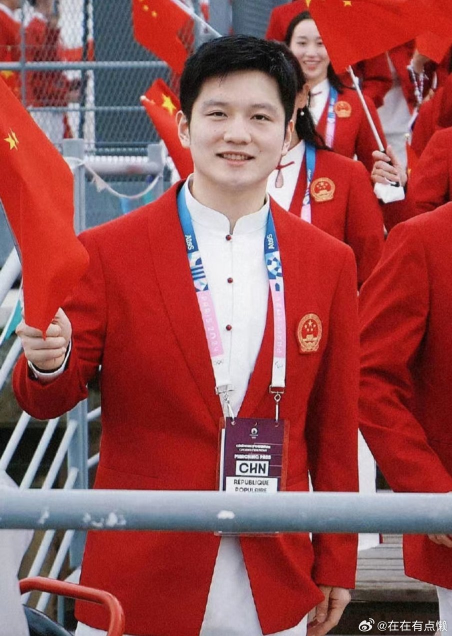 利记官网-雄赳赳！勇夺金牌运动员笑逐颜开