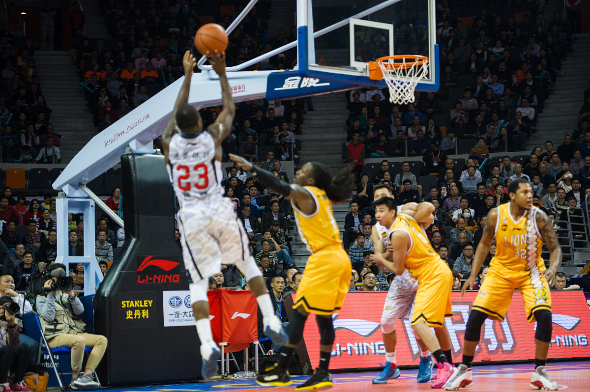 利记官方网站-上海队取得两连胜，展现出强大的实力和团队合作