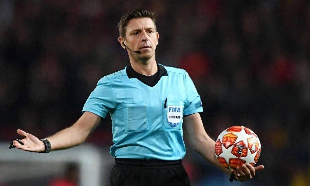 利记官网-意甲比赛中发生争议判罚，裁判遭球迷批评